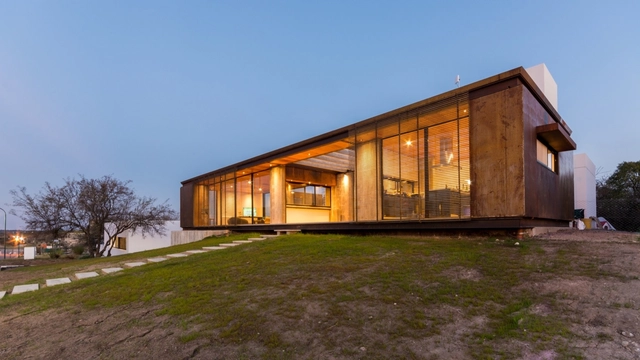Vivienda L.S. / Gastón Sironi - Casas, Fachada