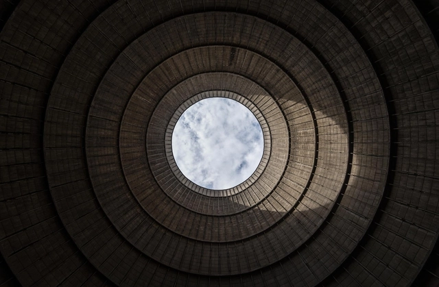 A beleza de uma usina de energia abandonada, pelas lentes de Manuel Rodríguez - Imagem de Destaque