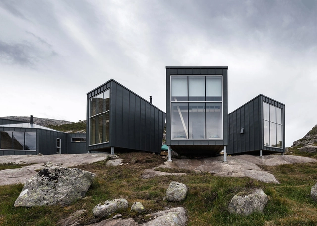 Alojamentos de Montanha Skåpet em Soddatjørn / KOKO Architects - Casas