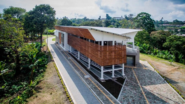 Escuela Nacional para la Calidad del café / Julián Larrotta + Carlos Andrés Montaño - Escuelas, Fachada, Escaleras