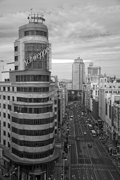 Clásicos de Arquitectura: Edificio Carrión / Luis Martínez Feduchi y Vicente Eced y Eced - Arquitectura Comercial, Fachada, Urbano