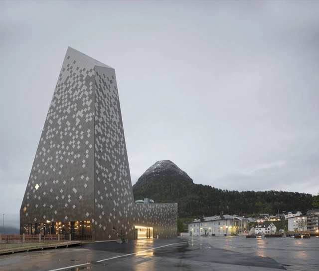 Centro de alpinismo noruego / Reiulf Ramstad Arkitekter - Centro Cultural