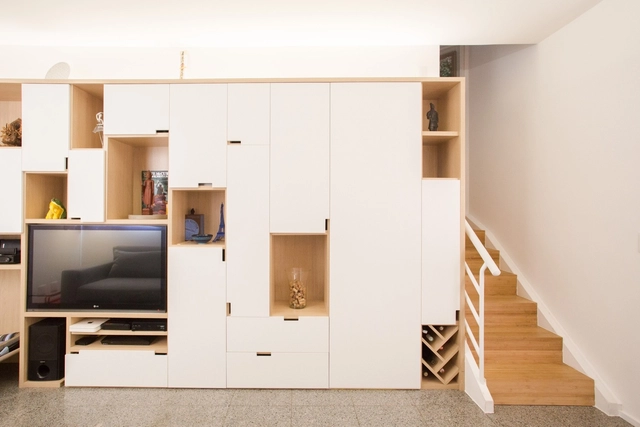 Jurupis / Estudio doisA + Estudio Damha - Edifício De Apartamentos, Escada, Fachada, Mesa, Cadeira