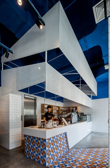 Cafe Paras / The Swimming Pool Studio  - Diseño De Interiores