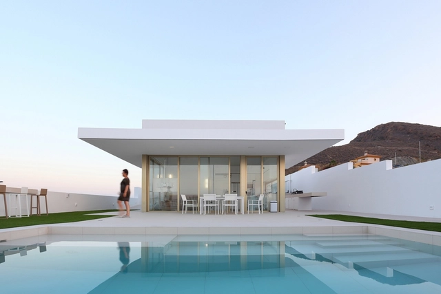 Casa con Porche en Voladizo  / Pepa Díaz - Casas