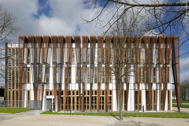 Sede de la Universidad Saint-Quentin de Versalles / Fabienne Bulle architecte & associés - Edificios Para Estudiantes