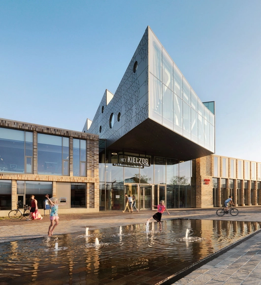 Het Kielzog Cultural and Municipal Complex  / De Zwarte Hond - Municipal Building