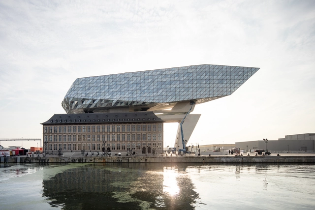 Legado de Zaha Hadid: os escritórios do Porto de Antuérpia, fotografados por Laurian Ghinitoiu  - Imagem de Destaque