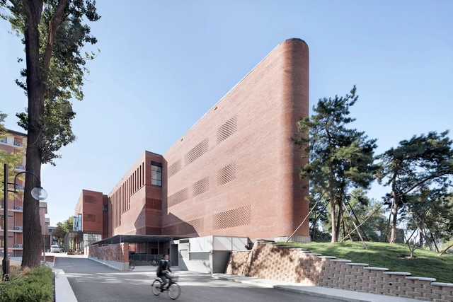  Central Canteen of Tsinghua University / SUP Atelier + School of Architecture Tsinghua University  - University, Facade