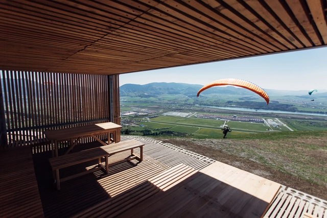 Paseo peatonal para turistas en el Cerro Straník / 2021+LABAK - Instalaciones Y Estructuras
