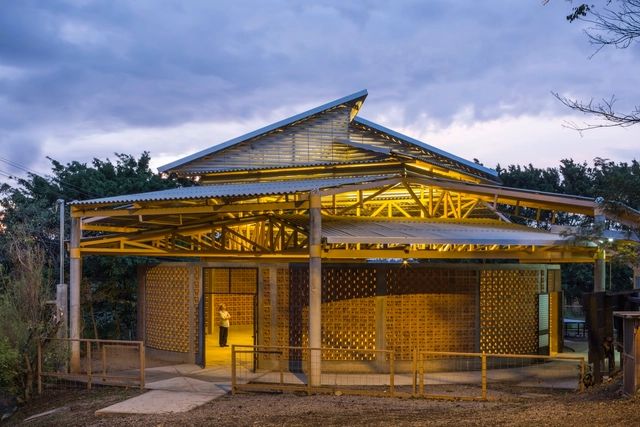 Centro Comunitario de El Rodeo de Mora / Fournier_Rojas Arquitectos - Centro Comunitario