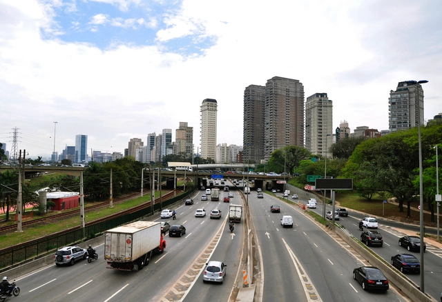 São Paulo não está sozinha: Dez cidades no mundo que baixaram o limite de velocidade  - Imagem de Destaque