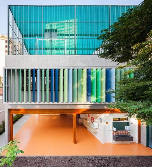 Colegio en Alto de Pinheiros / Base Urbana  + Pessoa Arquitetos - Escuelas