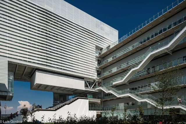 CENTRO / TEN Arquitectos - Universidad, Fachada