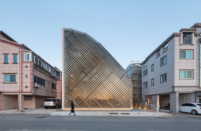 Louverwall  / AND - Casas
