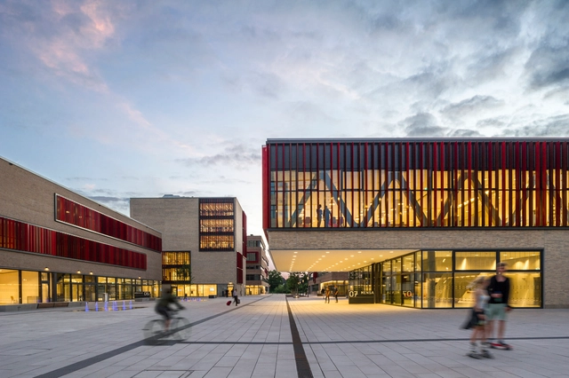 Universidad de Ciencias Ruhr West / HPP Architects + ASTOC - Universidad