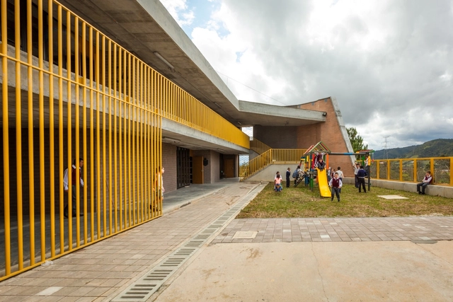 Instituição Rural Chaparral / Plan:b arquitectos  - Escola Primária
