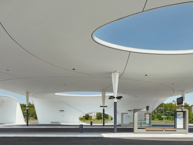 德国普福尔茨海姆ZOB公交车站  / Metaraum Architekten BDA - 公交站