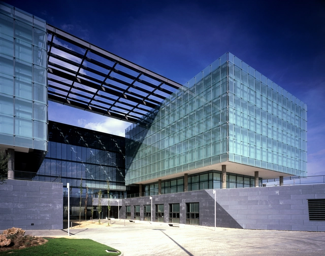 Oficinas Centrales de Airbus España  / Pablo Notari Oviedo + SUMAR urbanismo  + arquitectura - CONURMA Ingenieros Consultores - Edificios Institucionales