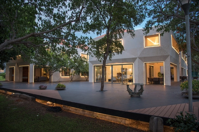 Casa BYA / BUDIC  - Patio interior, Fachada, Puerta, Bancas