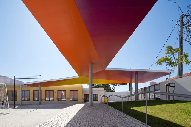 Cobertura da Escola Primária em Santarém / extrastudio - Escola Primária