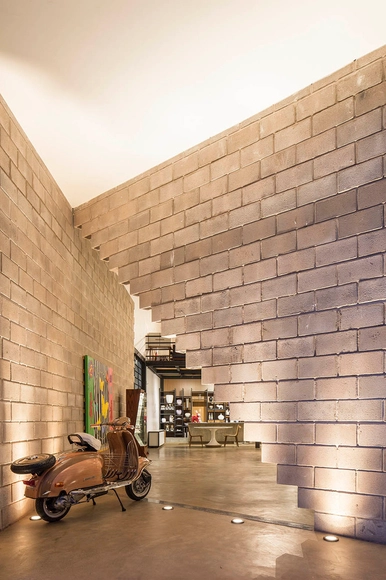 Requalificação com blocos de concreto na Loja Outsider por BLOCO Arquitetos  - Imagem de Destaque