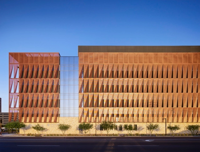 Centro do Câncer da Universidade do Arizona / ZGF Architects - Posto De Saúde