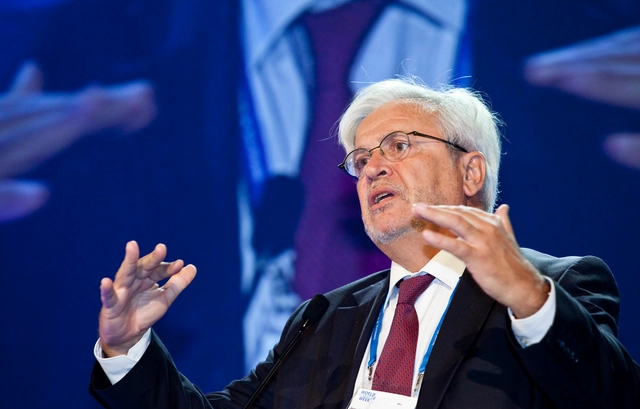"Temos que trazer de volta a habitação ao centro das cidades": Joan Clos, diretor da ONU-Habitat - Imagem de Destaque