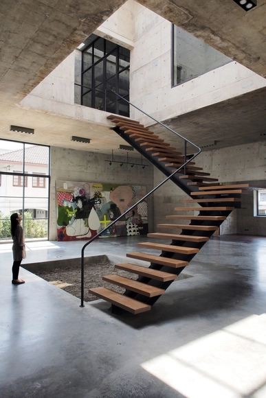 Estudio y Galería de hormigón / ASWA - Galería