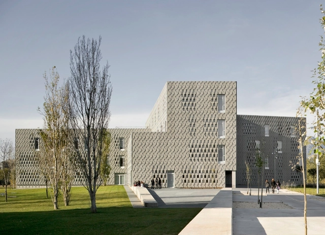 Campus Universitário URV / Josep Ferrando Architecture + Pere Joan Ravetllat + Carme Ribas - Universidade