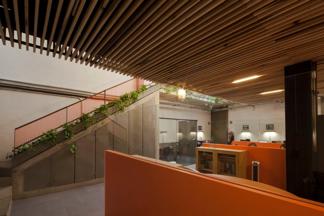 Oficinas Grupo Arión  / dmp arquitectura - Reconversión, Cocina, Fijación Vigas, Barandas, Fachada, Encimera, Sillas, Mesas