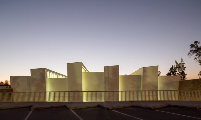 Dunalastair School Gymnasium / Alejandro Dumay + Patricio Schmidt - Schools , Facade, Column