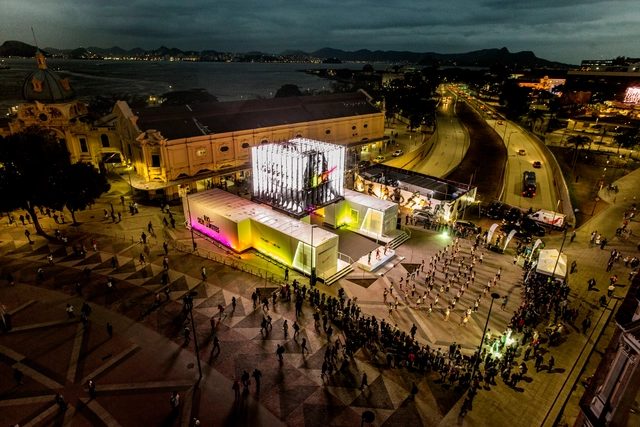 GTM Cenografia Uses Shipping Containers in Rio Olympic Pop-up Store for Nike - Featured Image