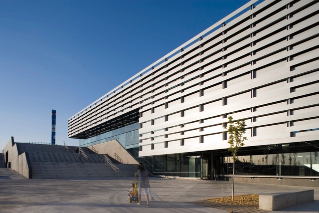 Estación Metro Rivas-Futura / Mª Antonia González-Valcárcel Sánchez-Puelles + Francisco Landínez Gutierrez + LANDÍNEZ+REY | equipo L2G arquitectos + Rocío Landínez González-Valcárcel - Estación De Metro, Fachada