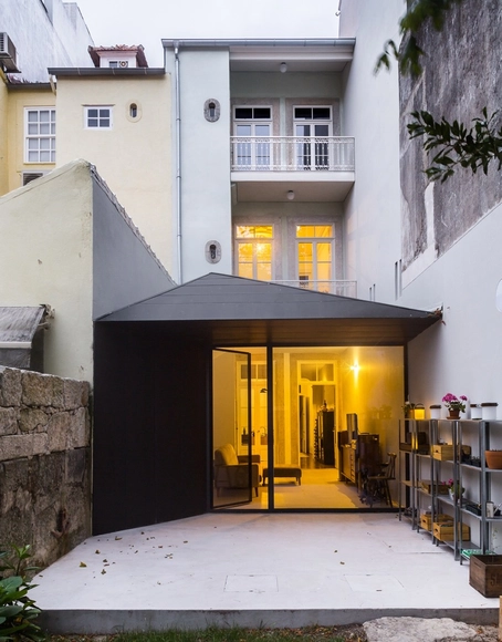 托里尼亚街上的住房  / Sofia Granjo Arquitetos - 修复项目