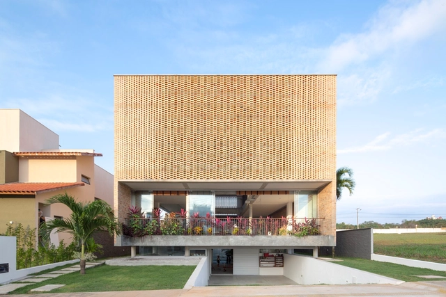 KS Residence  / Arquitetos Associados - Houses
