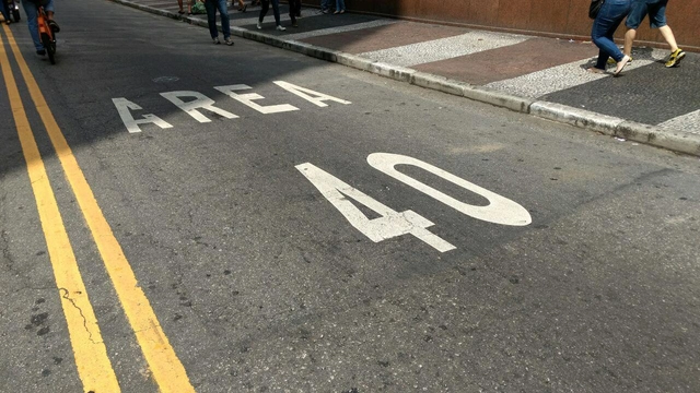 Reduzir a velocidade para preservar vidas - Imagem de Destaque