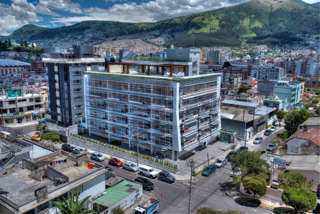 Quito Publishing House / Estudio A0 - Sustentabilidad Y Diseño Ecológico, Fachada, Urbano