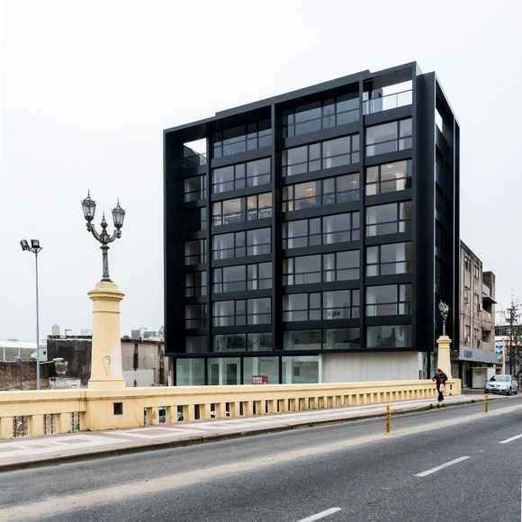 Edificio Lavalleja  / TECTUM - Fachada