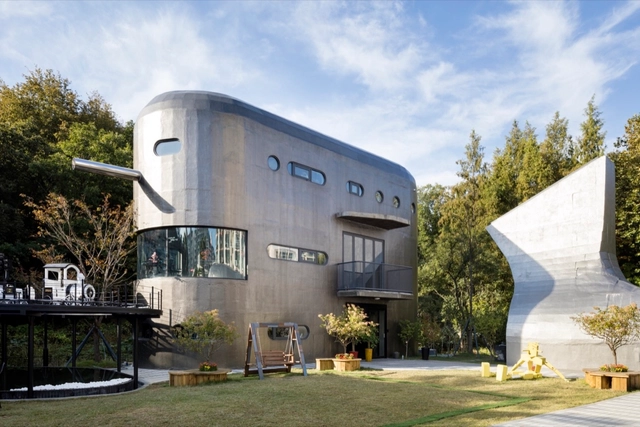 Pino Familia  / Moon Hoon - Museum, Facade