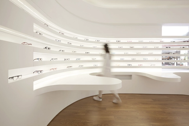 Óptica Queirós  / Tsou Arquitectos  - Retail