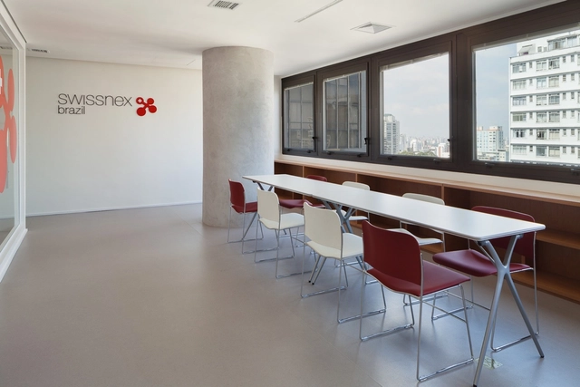 Swissnex Brazil / Jamelo Arquitetura - Escritórios, Cozinha, Mesa, Cadeira