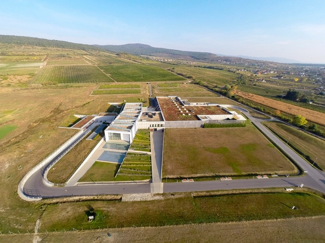 Vinícola ELESKO + Museu ZOYA / Cakov + Partners - Museus E Espaços De Exposições