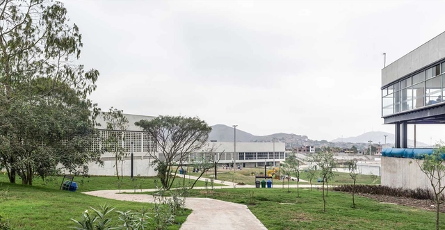 Parque Zonal Flor de Amancaes / Aldo Facho Dede + abalosllopis arquitectos - Gimnasio, Jardín, Fachada