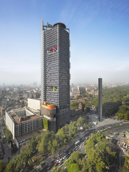 Torre BBVA Bancomer / Rogers Stirk Harbour + Partners + LEGORRETA - Rascacielos , Fachada, Urbano