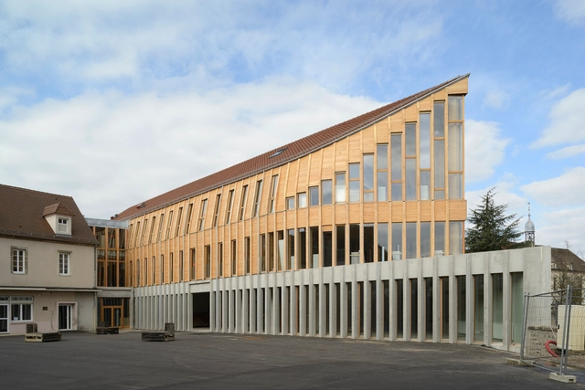 Remodelación de la Escuela Secundaria François Pompon / Charles-Henri Tachon - Escuela Secundaria