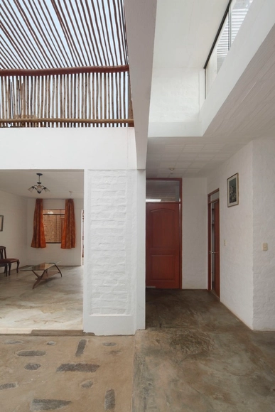 Casa Cañete / Seinfeld Arquitectos - Casas, Fijación Vigas, Fachada, Mesas, Sillas