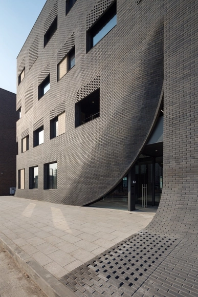 Edificio de Oficinas MU:M / Wise Architecture - Edificios Institucionales