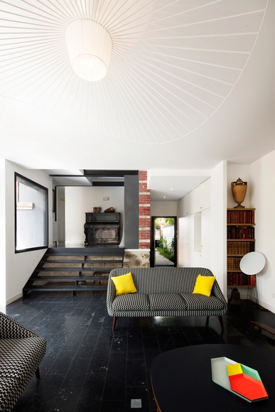 两代人的桥梁，法国小屋 R-Houilles 轻改造 / Florence Gaudin Architectes - 独立住宅