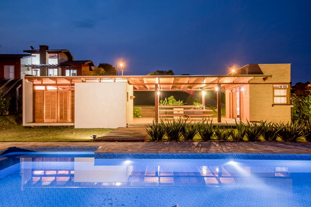 Casa Monte Belo / Oficina Arquitetura e Design - Casas, Aido, Porta, Fachada, Cerca, Iluminação